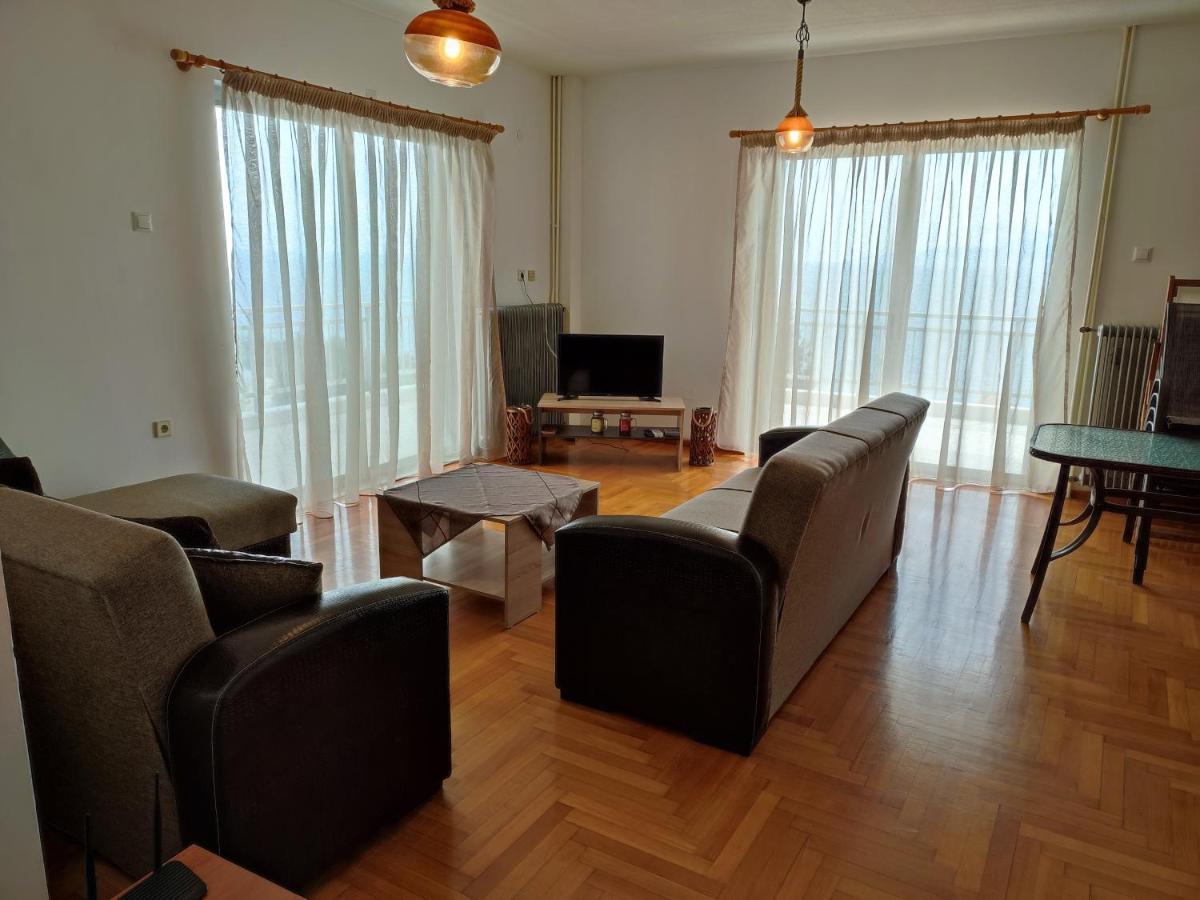 Thea Court Clio & Erato Apartments PalaiónTsiflíkion Eksteriør billede