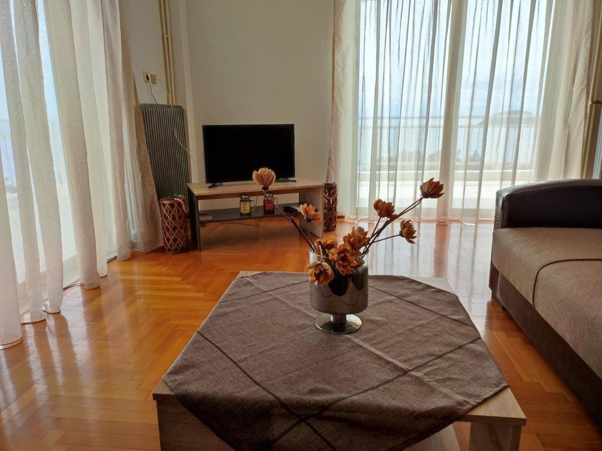 Thea Court Clio & Erato Apartments PalaiónTsiflíkion Eksteriør billede